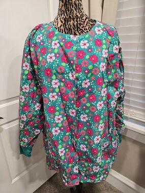 Green Floral Button-Up Scrub Jacket